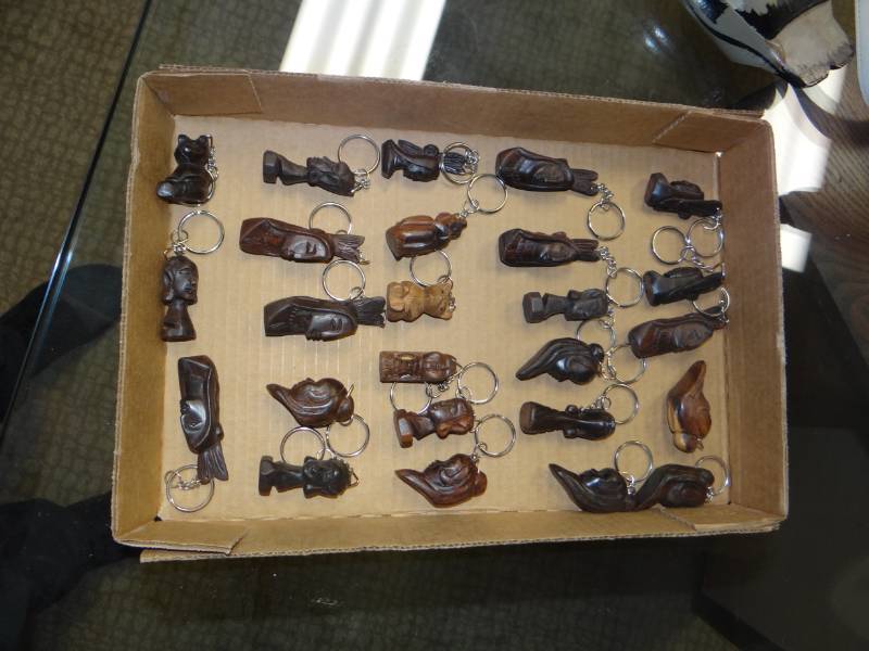 lot 8696 image: 25 hand carved wood keychains