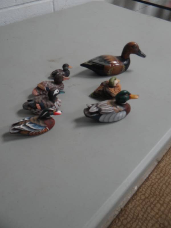 lot 8706 image: Lot of various duck statues