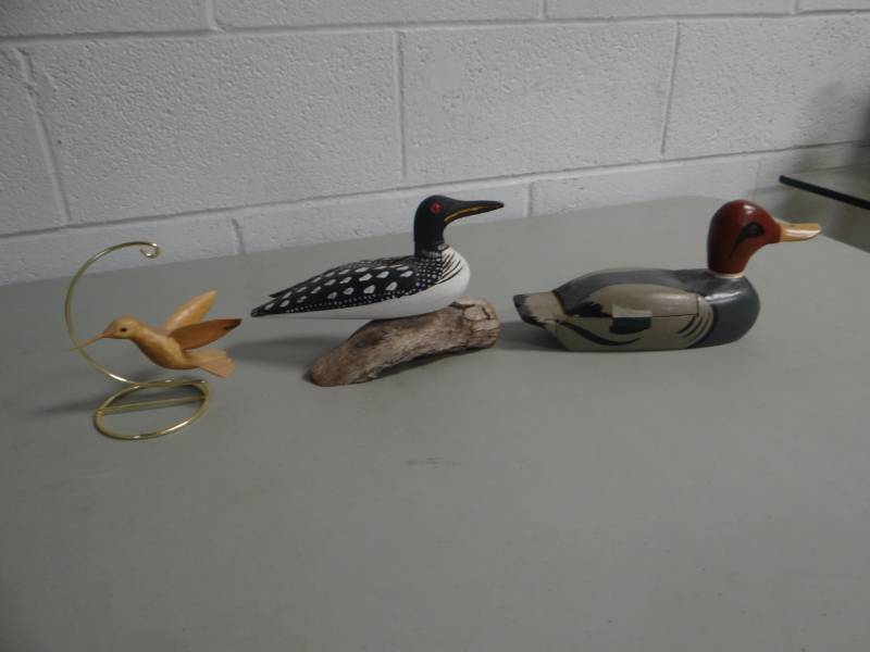 lot 8707 image: 3 carved wood birds
