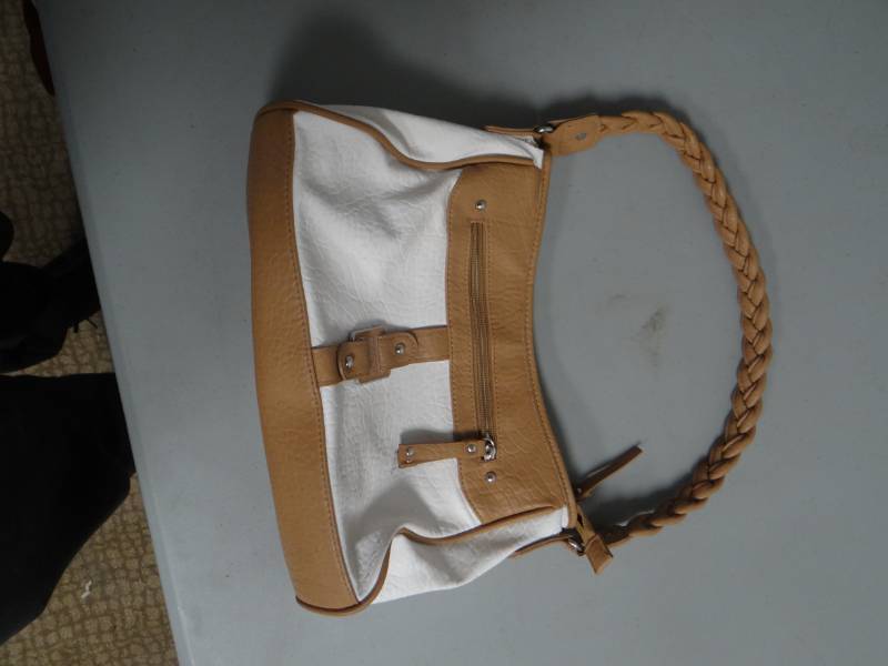 lot 8709 image: Like new Rosetti Ladies purse