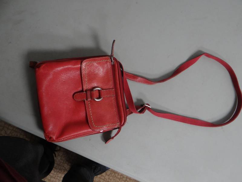 lot 8711 image: Like new Fossil Ladies purse
