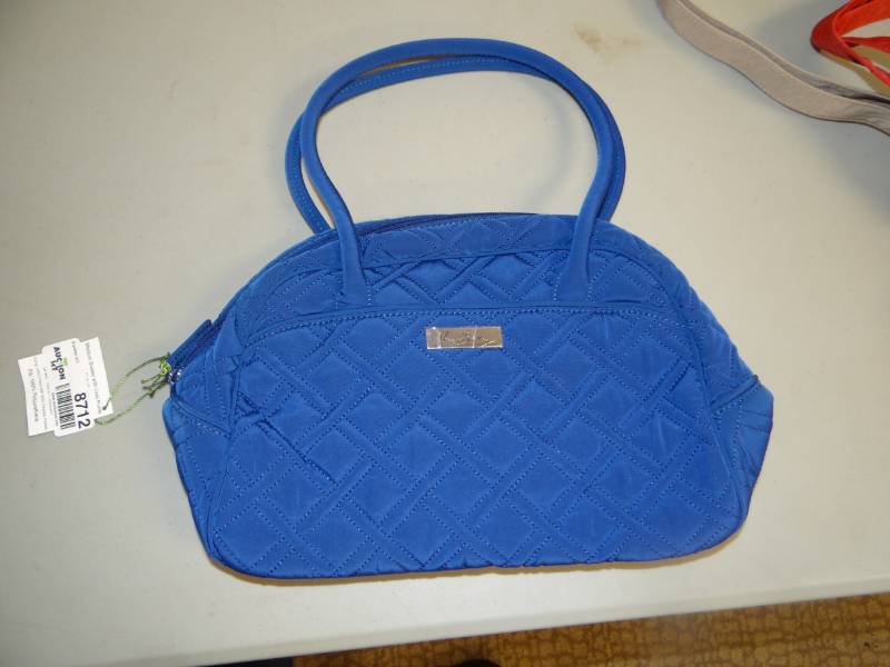 lot 8712 image: New Vera Bradley medium bowler