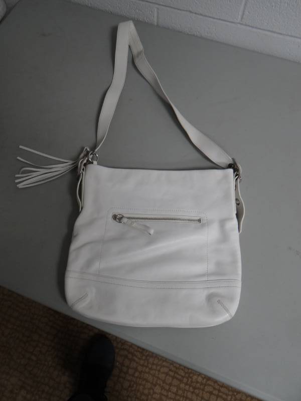 lot 8716 image: Like new Coach Ladies purse