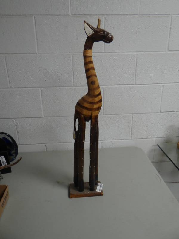 lot 8727 image: Tall wood Giraffe- 31 tall