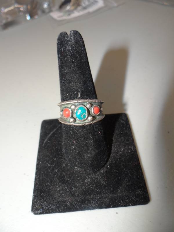 lot 8731 image: Sterling silver & TurquoiseCoral ring