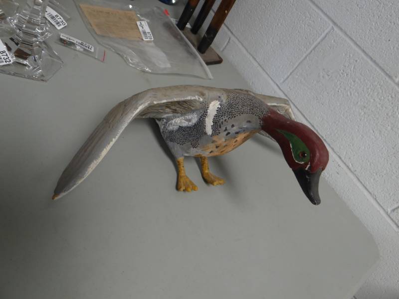 lot 8733 image: Vintage carved wood duck