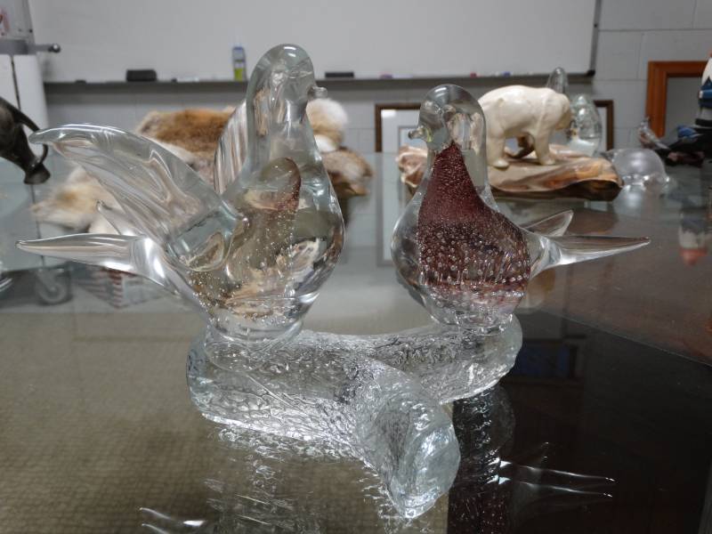lot 8748 image: Blown glass bird statue