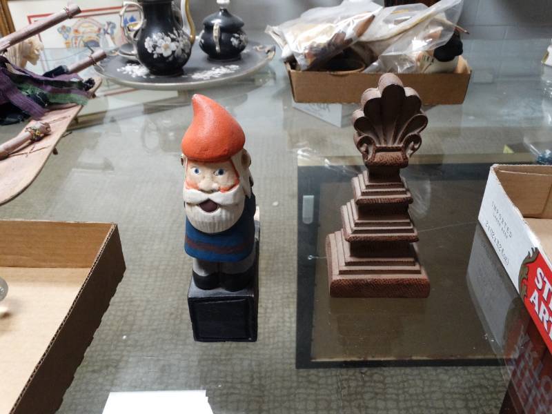 lot 8760 image: Gnome door stop decorative finial