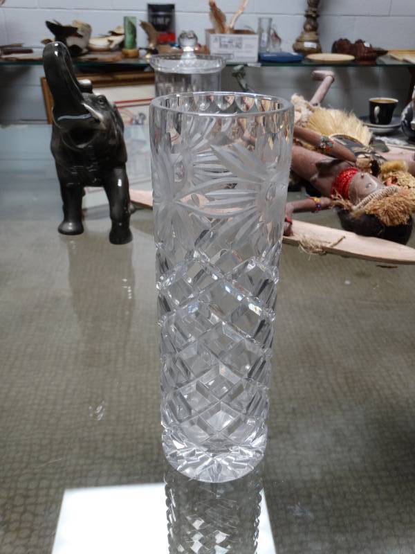 lot 8767 image: Tall crystal vase- 9 tall