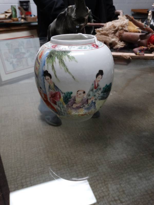 lot 8772 image: Hand painted chinese lamp globe