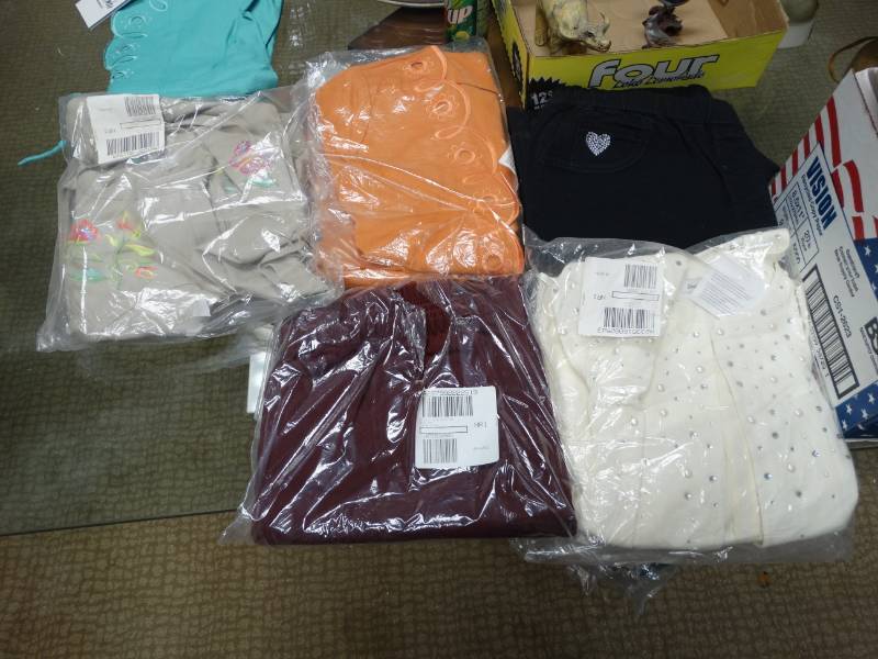 lot 8790 image: Lot of various new clothes