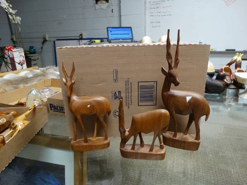 lot 8796 image: Lot of carved wood animals