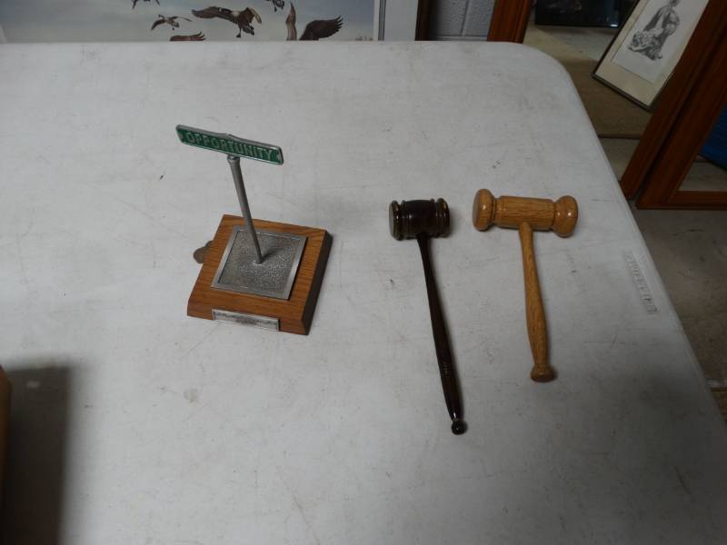 lot 8811 image: 2 gavels sign
