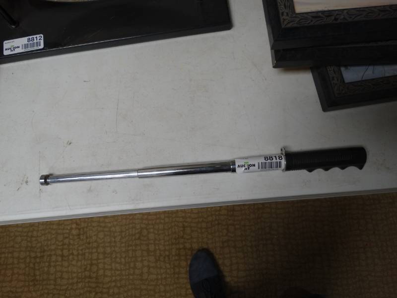 lot 8818 image: Personal defence collapsible baton
