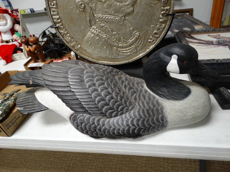 lot 8819 image: Large carved wood Canadian Goose decoy- 21 long