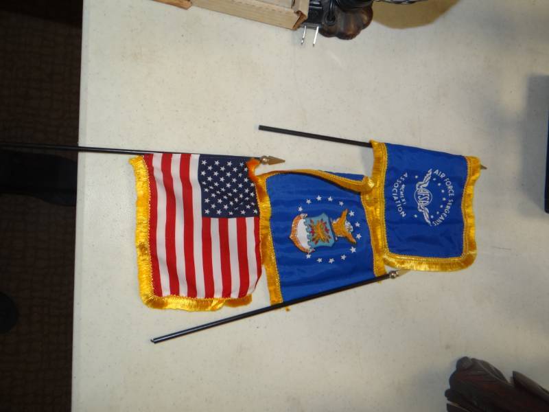 lot 8826 image: Desk top flag set in box