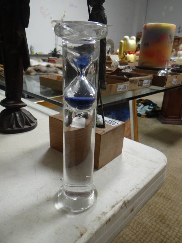 lot 8839 image: Hour glass Sand timer in water