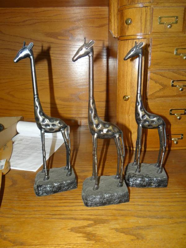 lot 8843 image: 3 metal Giraffe statues