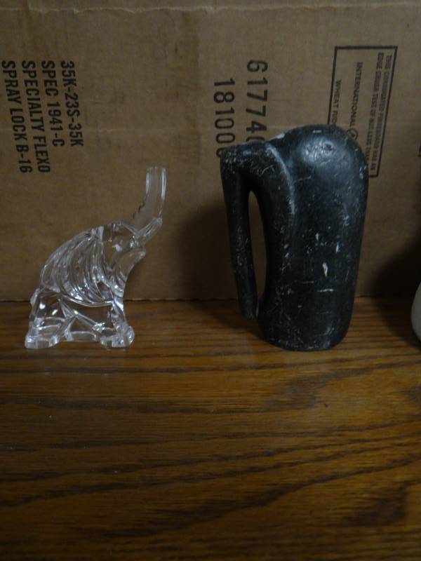 lot 8850 image: 2 small Elephant statues