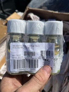 lot 5 image: Bundle of 3 Winsor & Newton Refined Linseed Oil, 75ml (2.5oz) - Bottle Essential refined linseed oil that slows drying, improves paint flow, enhances gloss and transparency. (3 bottles of 2.5oz)