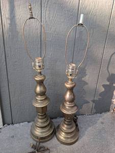 lot 1000 image: Pair of Vintage Table Lamps with Turned Base and Brass Finish - 2 ct