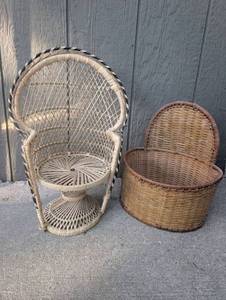 lot 1007 image: 2 Woven Baskets Peacock Chair Natural Fiber