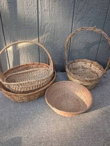 lot 1008 image: Woven Baskets Lot of 3 with Handles