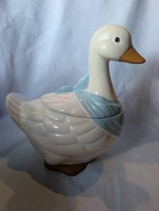 lot 1506 image: Vintage Ceramic Goose Cookie Jar Covered Dish Blue Wings  Welcome Taiwan