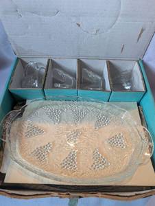 lot 1509 image: Serva Snack Set in Sparkling Crystal Glassware with Serving Tray