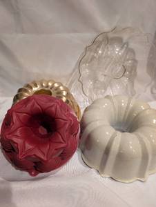 lot 1516 image: Various Kitchen Molds JelloBundt Cake