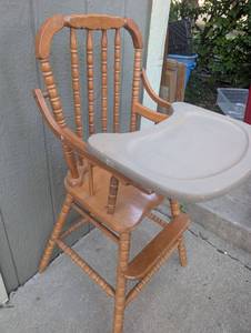 lot 2000 image: Vintage Wooden Spindle Back Highchair with Tray