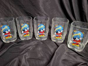 lot 2504 image: Disney World Drinking Glasses Mickey Mouse Collectible Set of 5