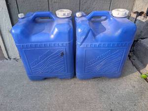 lot 3000 image: Aqua Tainer 7 Gallon Water Containers - 2 ct