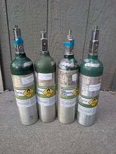 lot 3005 image: Air Liquefaction Oxygen Compressed USP UN1072 Medical Gas Cylinders Lot of 4