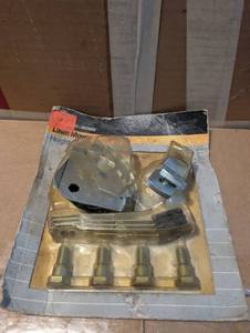 lot 3014 image: Black & Decker Lawn Mower Height Adjuster Kit