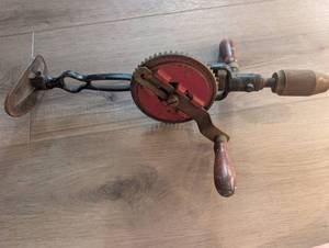 lot 3016 image: Antique-Style Manual Hand Crank Gear Drill  Vintage Woodworking Tool