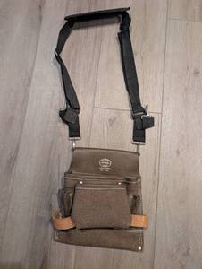 lot 3023 image: Nicholas Tool Apron NO. 1583 Made in America
