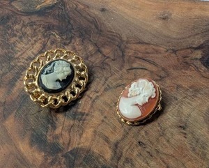 lot 3402 image: Cameo Brooches with Gold-Tone Frames and Carved Cameo Faces - 2 ct