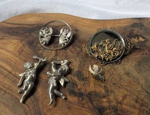 lot 3405 image: Cherub Angel Brooch Pin Pieces Assorted Styles - 5 ct