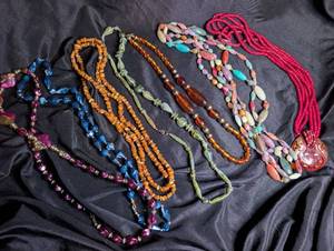lot 3520 image: Lot of 8 Beaded Necklaces Mixed Colors Stones