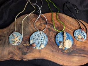 lot 3522 image: Handmade Set of 4 Coastal Pendant Ornaments with Starfish Shells Beads
