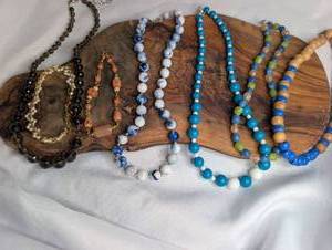 lot 3526 image: Lot of 7 Beaded Bracelets Mixed Colors and Styles