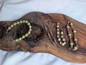 lot 3601 image: Lot of 5 Beaded Bracelets with Pearl and Wood Beads
