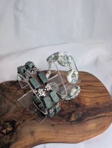 lot 3602 image: Green Stone and Bead Bracelet Lot- 2 ct