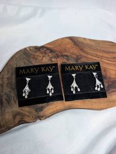 lot 3700 image: Mary Kay Chandelier Earrings Lot 2 Pairs