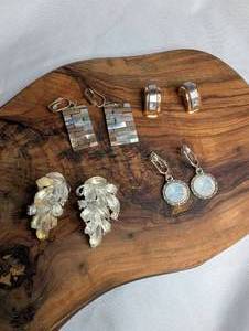 lot 3702 image: Jewelry Lot Earrings Rings Pendants Carved Stones Rhinestones - 4 ct
