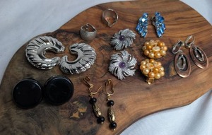 lot 3703 image: Vintage Costume Lot of 8 Assorted Earrings Pairs Statement Chandelier Clip Hoop Beaded