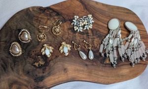 lot 3704 image: Lot of 6 Pairs Costume Jewelry Earrings with Pearl and Stone Accents