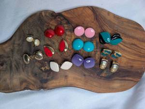 lot 3705 image: Lot of Vintage Clip-On Earrings Mixed Styles Colors - 11 Pairs