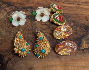 lot 3711 image: Floral Earring Lot  Cummins Earrings- 4 Pairs